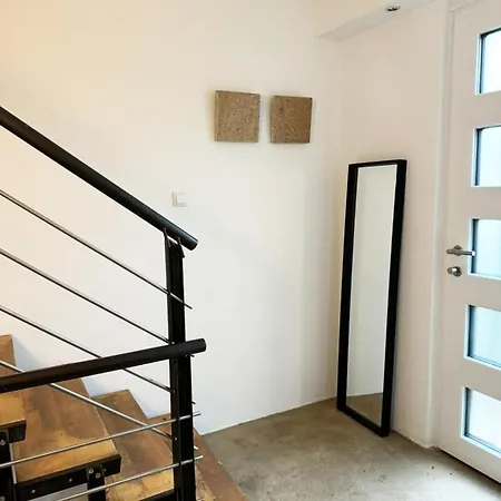 Lofthaus In Der Stadt Mit Garten דירה *